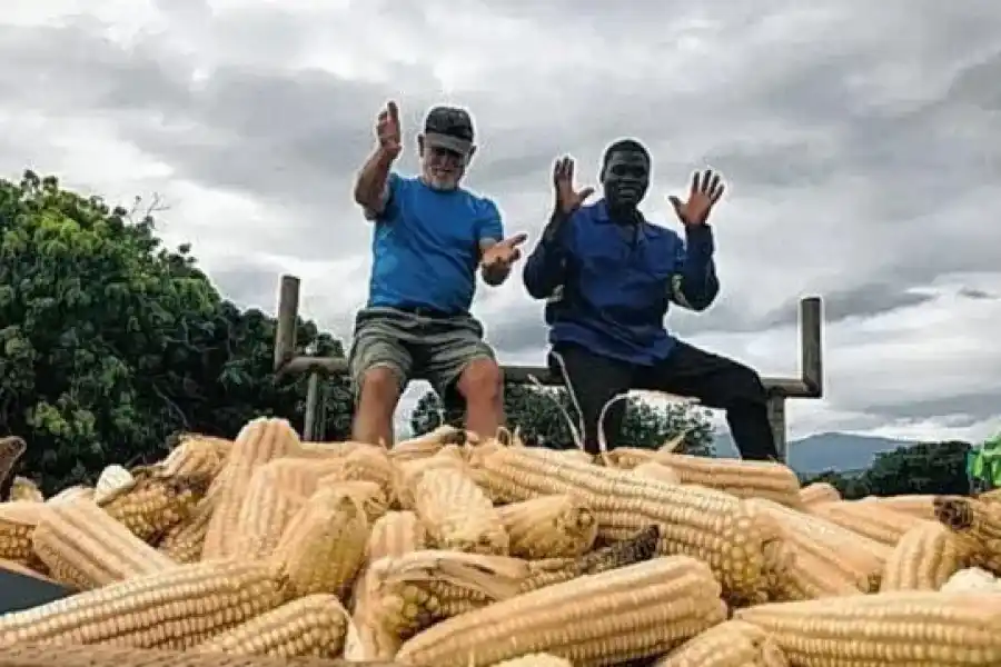 Un sacerdote franciscano santafesino construyó un centro agropecuario en África: su historia
