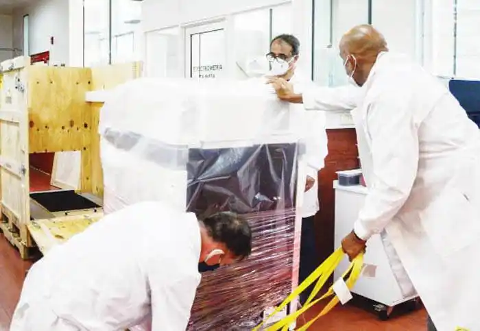 Ya está en el Malbrán la máquina que monitorea mutaciones de covid-19 a escala