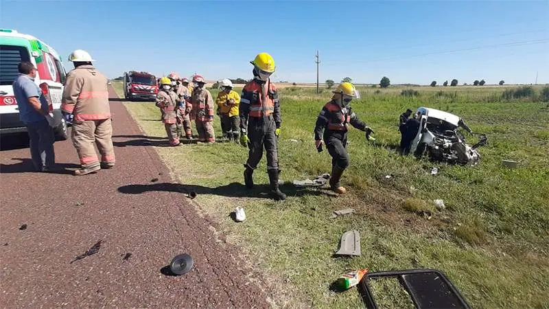 Hospitalizaron a tres jóvenes tras choque sobre Ruta 12: regresaban del boliche