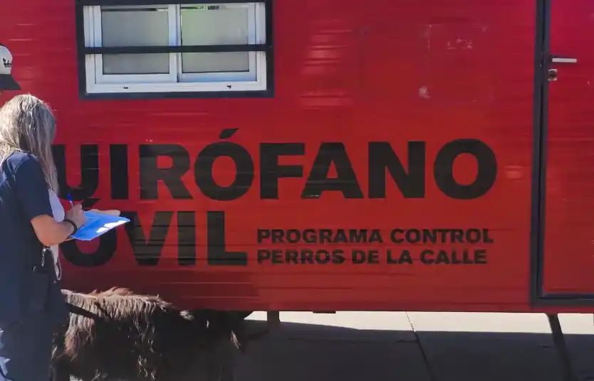 El quirófano móvil acompaña las jornadas de atención y vacunación en Villa Aguirre.