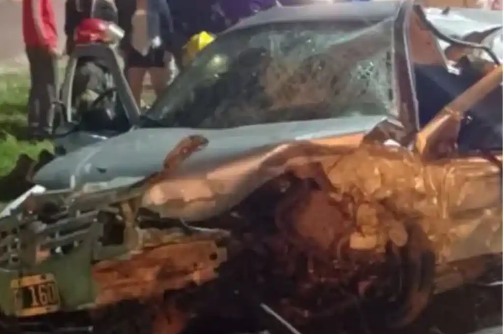 El Volkswagen Gol conducido por Ariel Javier Pirollo, quien murió en el acto.