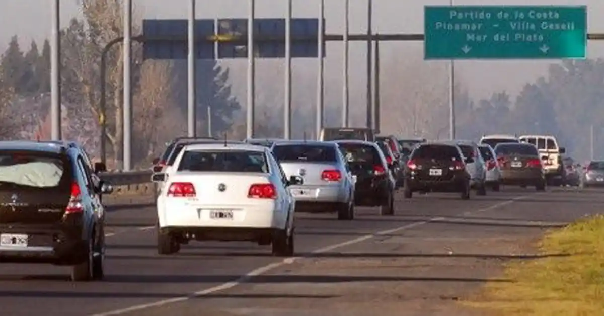 Unos 1400 vehículos viajan por hora hacia la Costa Atlántica por Ruta 2