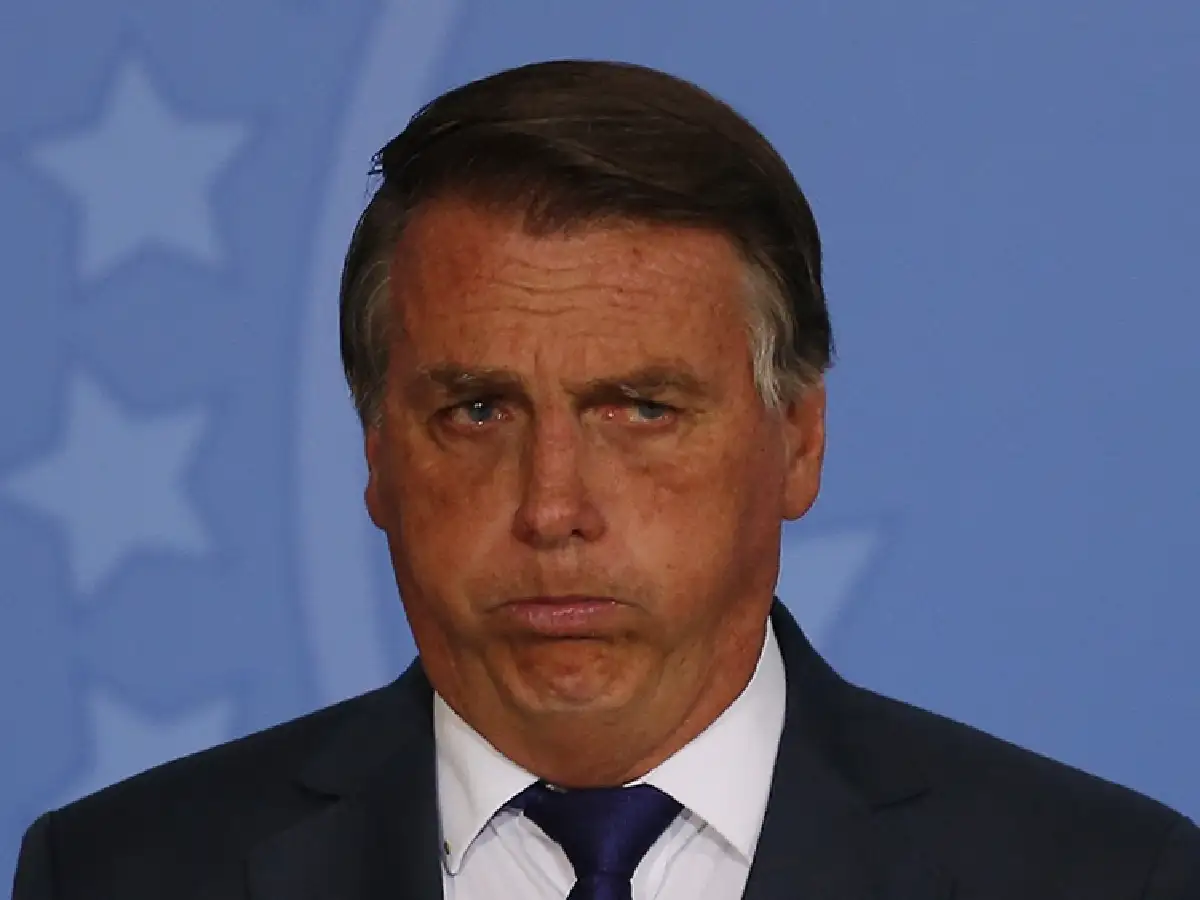 Facebook eliminó un video de Bolsonaro por mentir al vincular vacuna contra Covid-19 y HIV