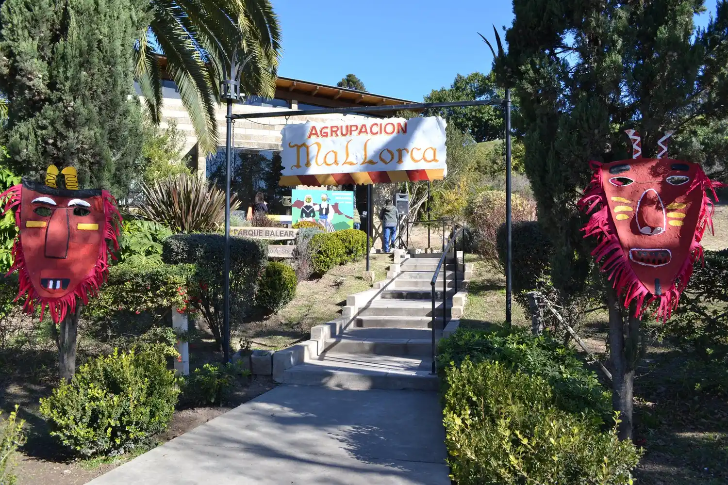 La agrupación Mallorca celebra la Fiesta de San Juan y Quema del Demonio