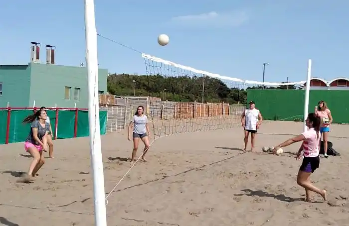 “Parador joven”: torneos de cesto-beach y beach vóley