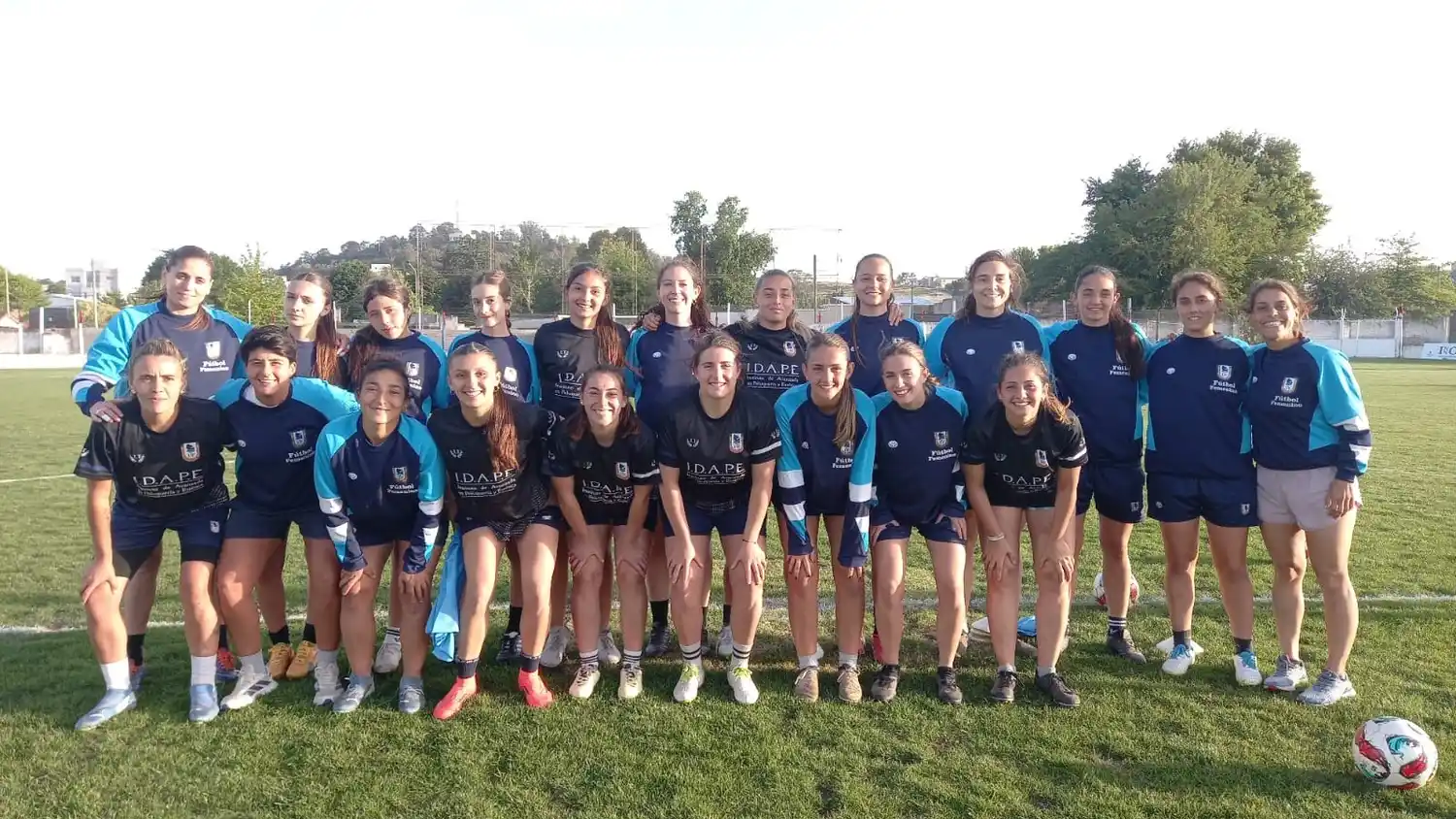 El plantel tandilense, en la práctica de ayer. (Foto gentileza de Noelia Godoy).