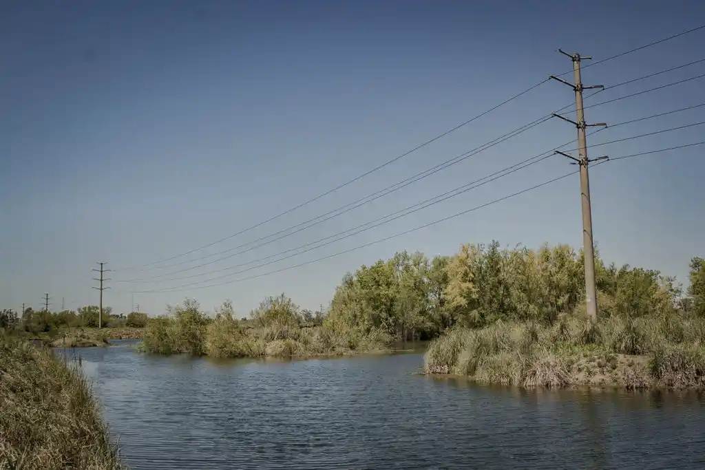 Hallaron a un niño y su padrastro ahogados en una tosquera y se reaviva el reclamo por las “piletas de la muerte”