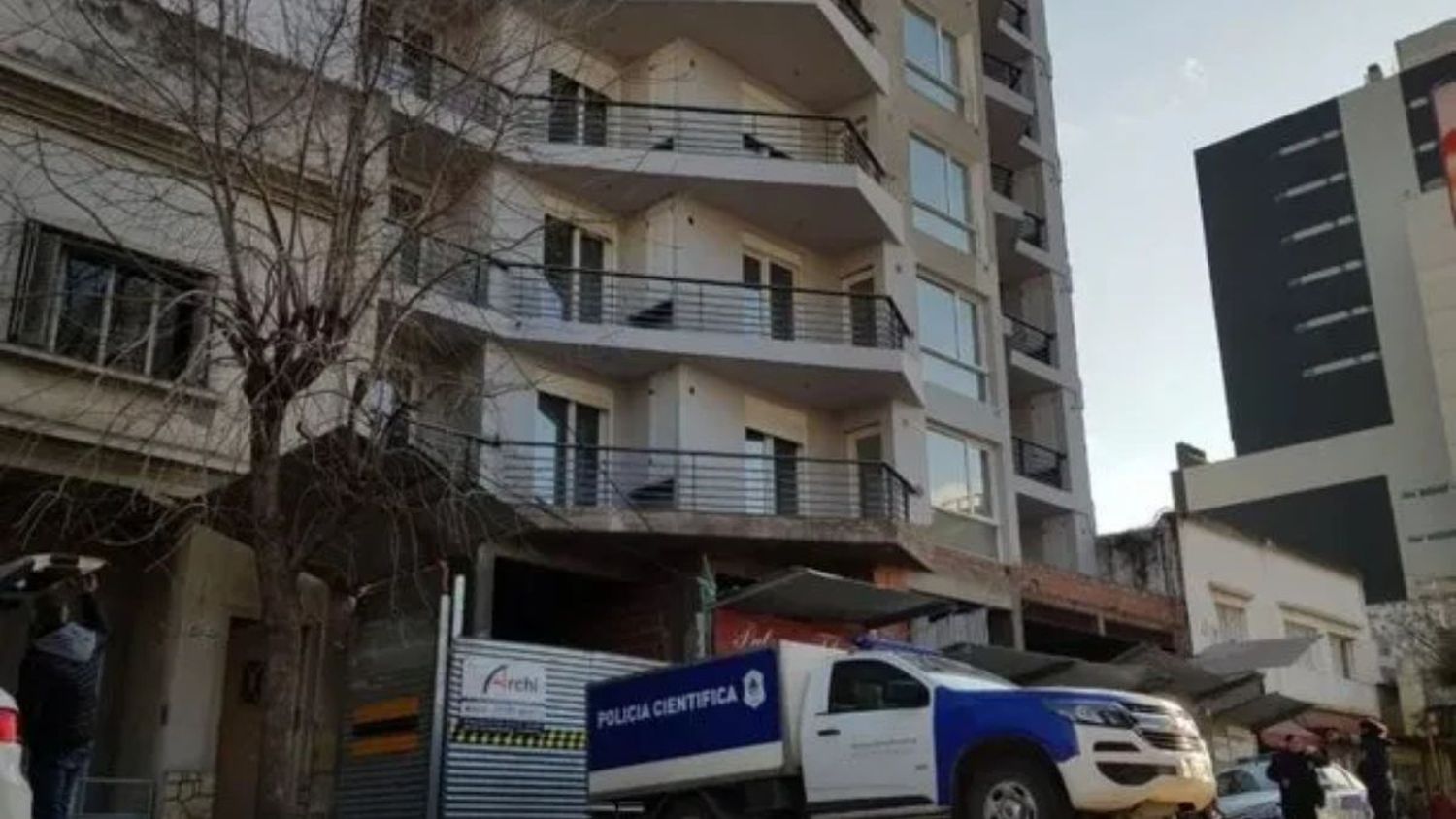 Tragedia en Bahía Blanca: un obrero murió tras caer desde un piso 13