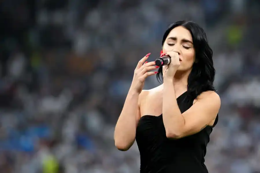 Lali Espósito cantó el Himno Nacional Argentino en la previa del partido de la final del Mundial y gritó: “¡Viva Argentina!”