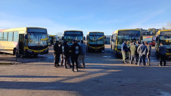 La UTA anuncia retención de tareas en Necochea y Quequén por falta de pago de salarios