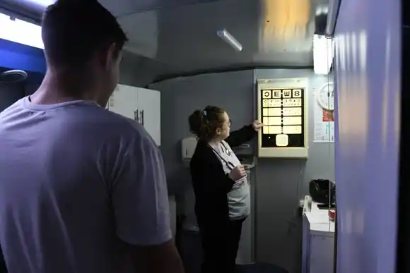 El Ómnibus Sanitario brinda sus servicios en la Plaza 25 de Mayo