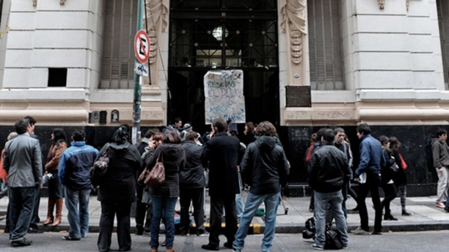 El rector del Pellegrini pide «lograr canales de diálogo» con los estudiantes