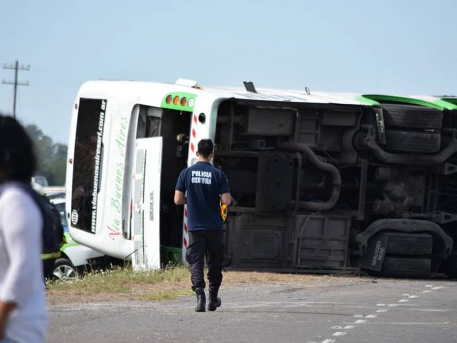 Volcó un micro cerca de Chascomús y hay al menos dos muertos y 20 heridos