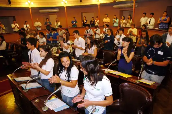 El jueves presentan el Senado Juvenil 2015