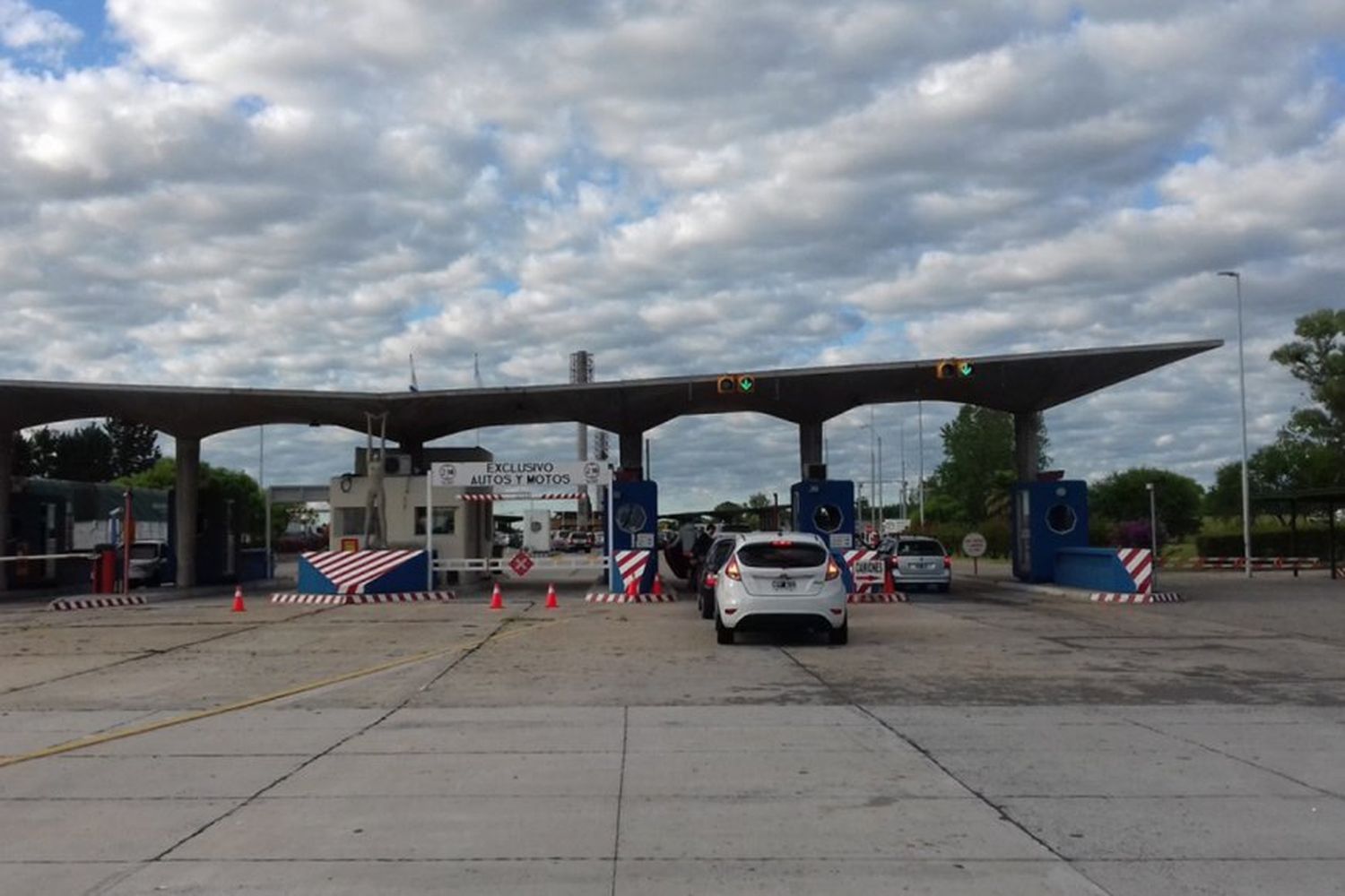 La Aduana incautó un contrabando de mil equipos deportivos en el puente General San Martín