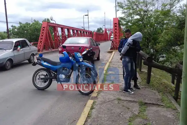 Violó el arresto domiciliario y lo detuvieron en moto trucha