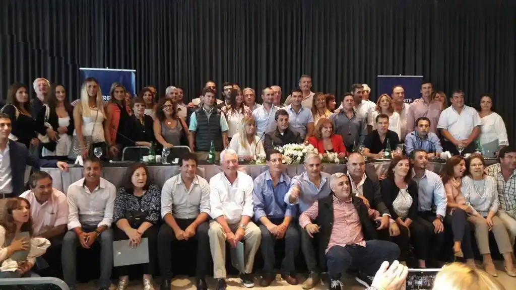 Tandilenses en el encuentro de referentes del Frente Renovador