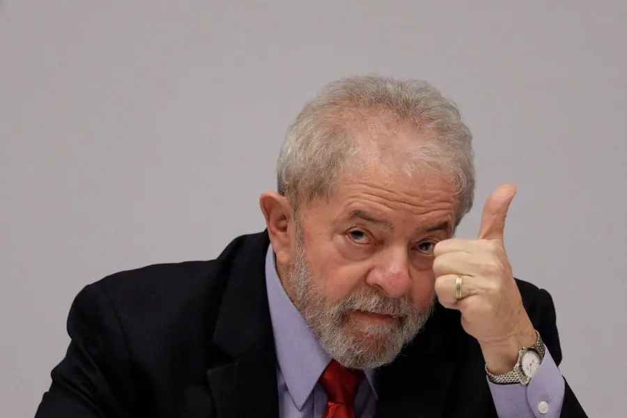 Lula tiene 44% contra 31% de Bolsonaro a menos de un mes de las elecciones