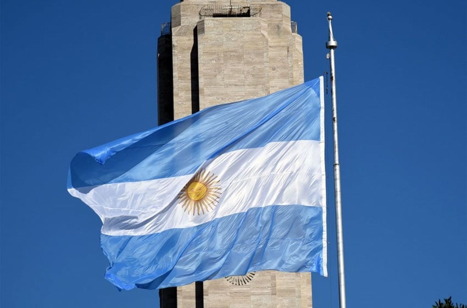 Alberto Fernández en Rosario: qué calles estarán cortadas por el acto del aniversario del primer enarbolamiento de la bandera