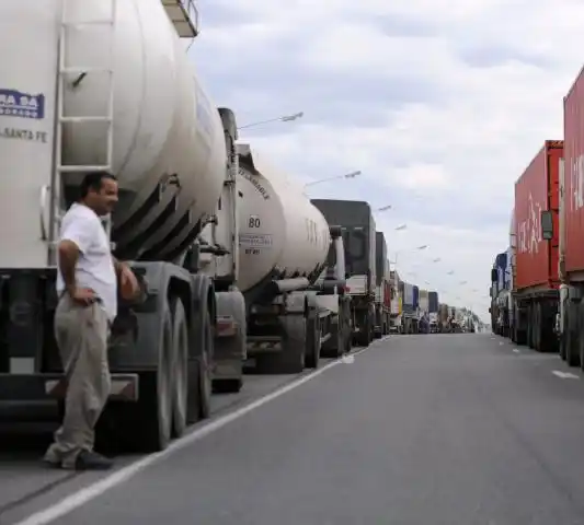 Empresarios  le respondieron a Macri dijeron que la logística es cara "por la presión impositiva"