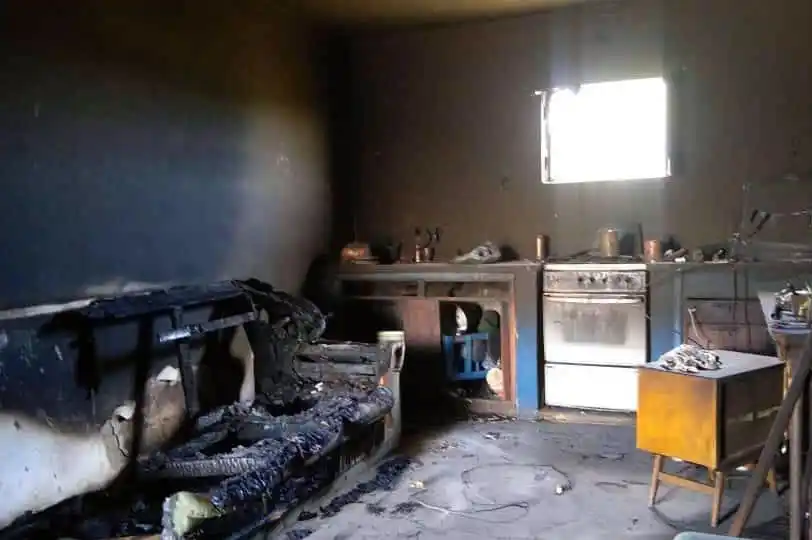El fuego destruyó una casa y un joven perdió sus bienes