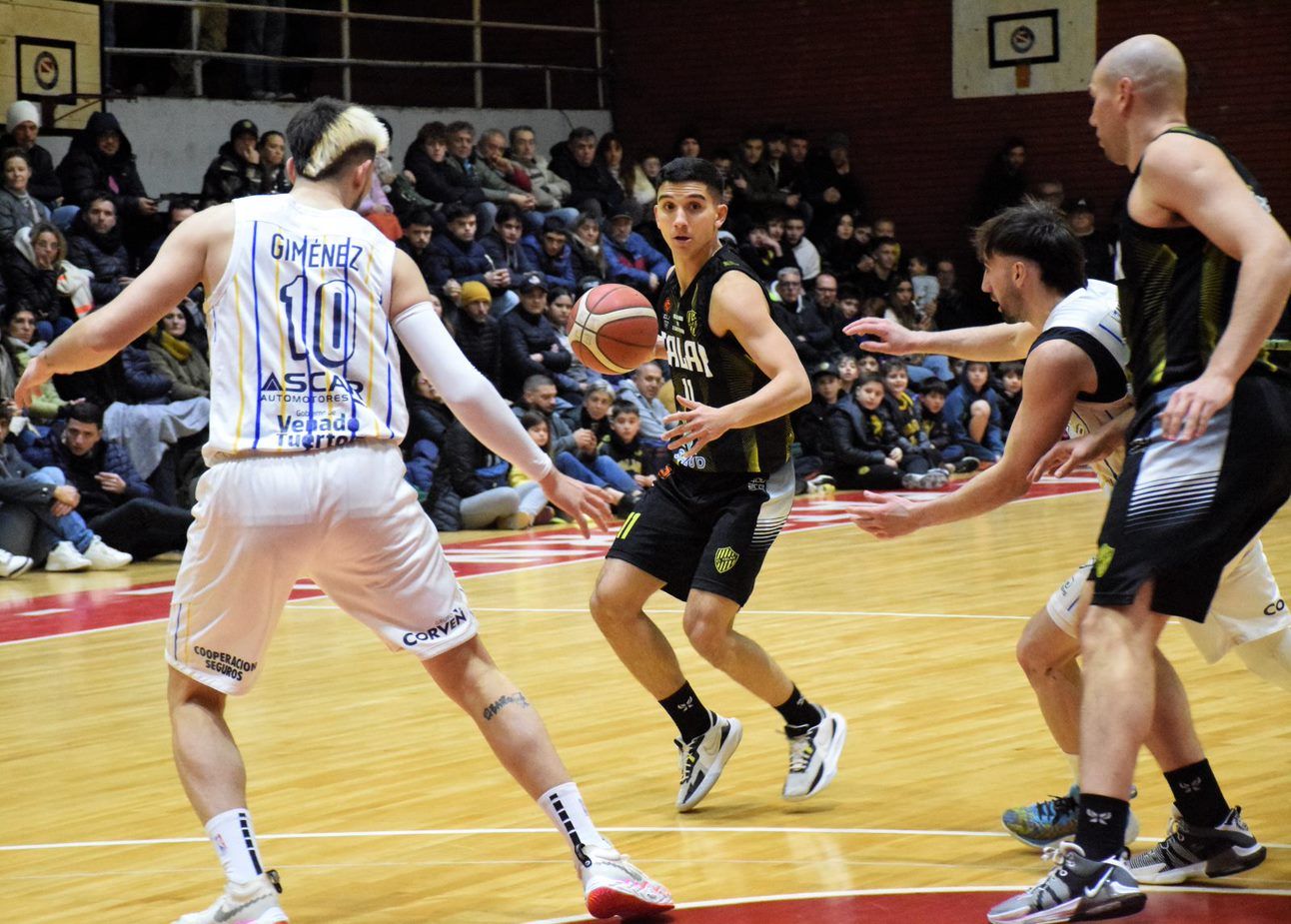 La Fiebre fue de mayor a menor y se trajo una derrota. Ahora deberá ganar los dos juegos en su cancha para quedarse con el título de campeones. Foto: Prensa El Talar.