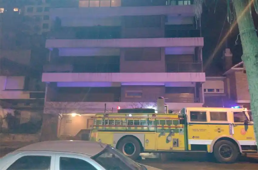 Se incendió la cochera de un edificio a metros de Plaza Mitre
