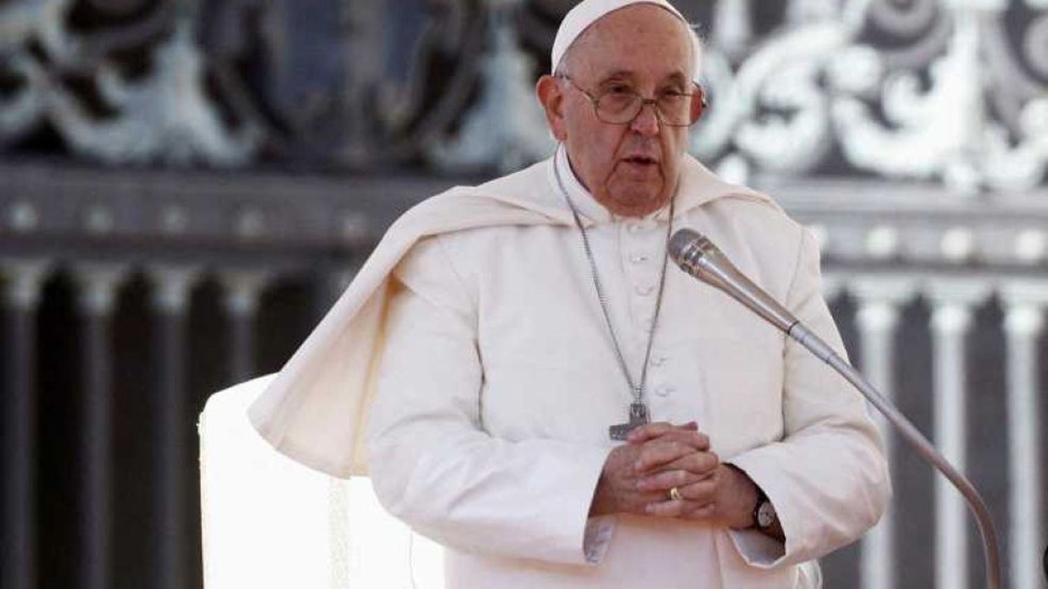 Milei invitó al papa Francisco a que visite el país: "Su presencia traerá pacificación"