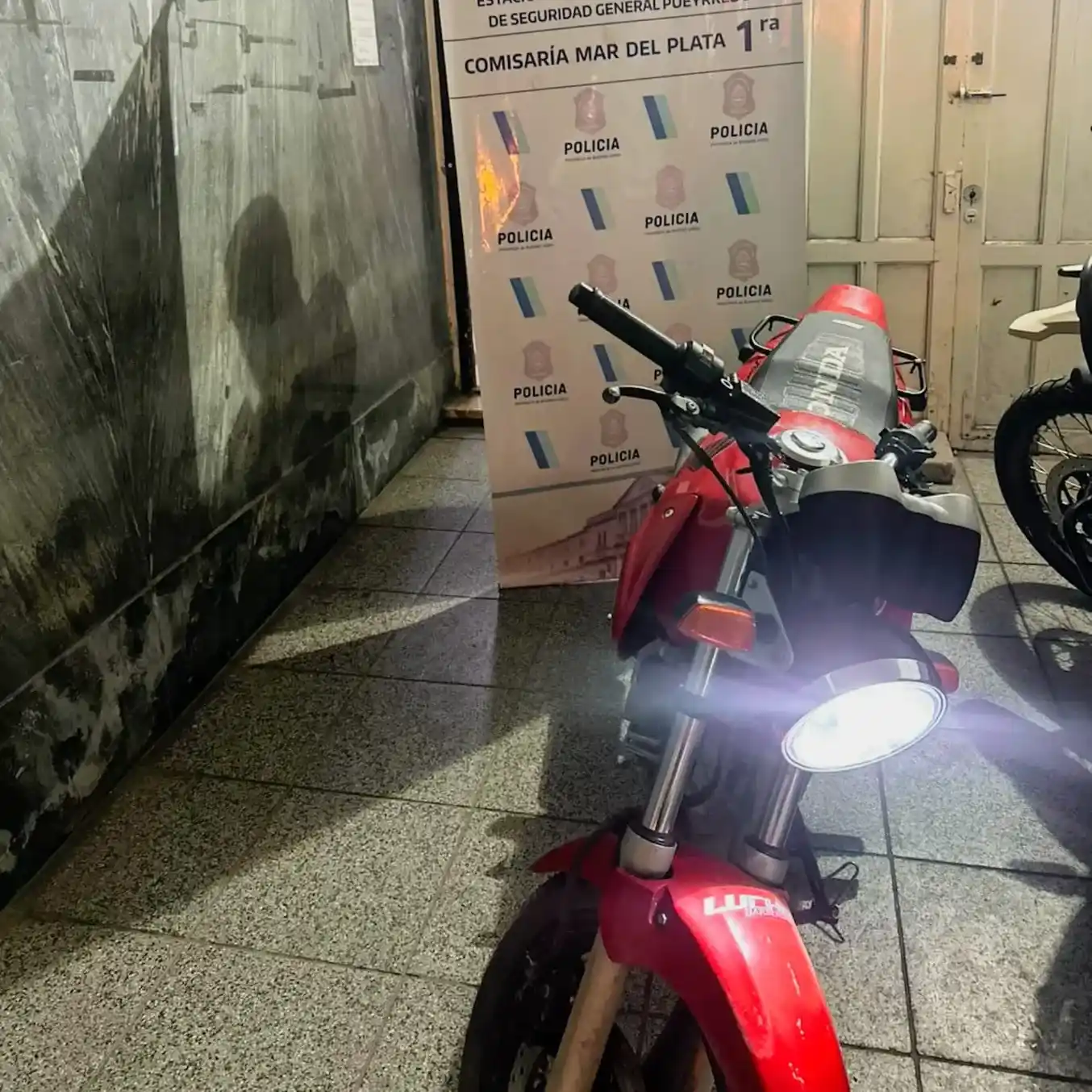 Un joven de 24 años fue aprehendido acusado de haber robado una motocicleta en la zona céntrica de la ciudad.