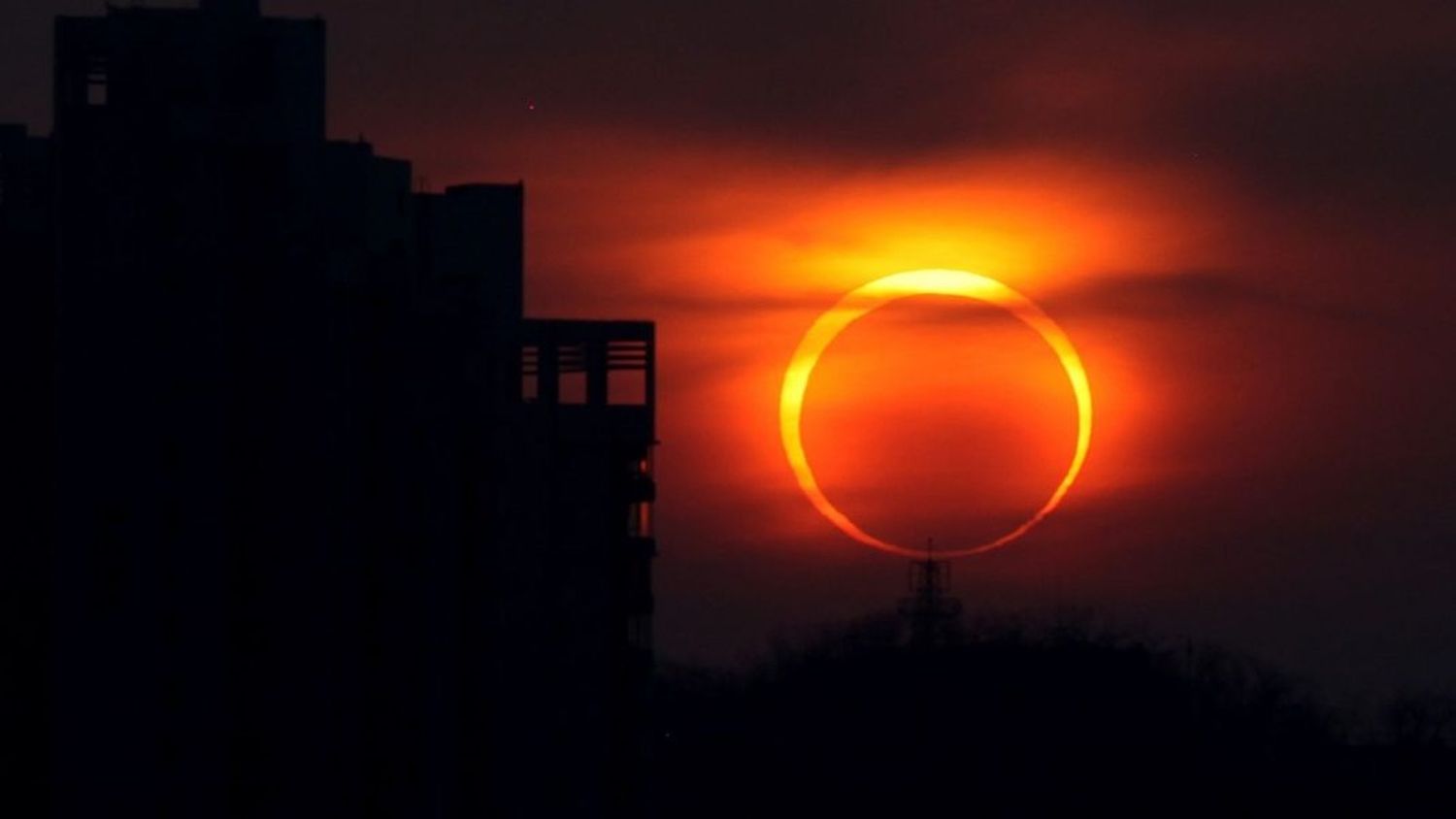 Darán una charla y distribuirán anteojos para observar el eclipse solar