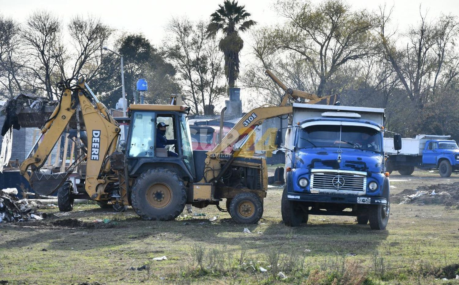 Operativo integral de limpieza en barrio Santa Fe