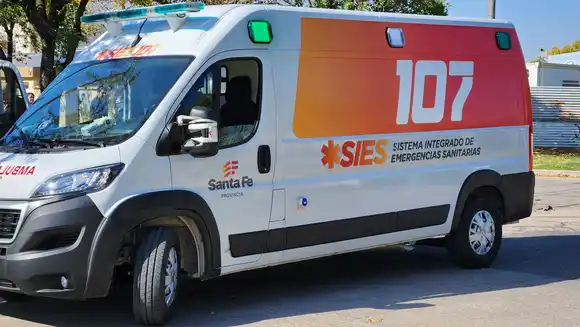 Fuerte choque entre motos y un joven de 18 años herido en barrio Los Nogales