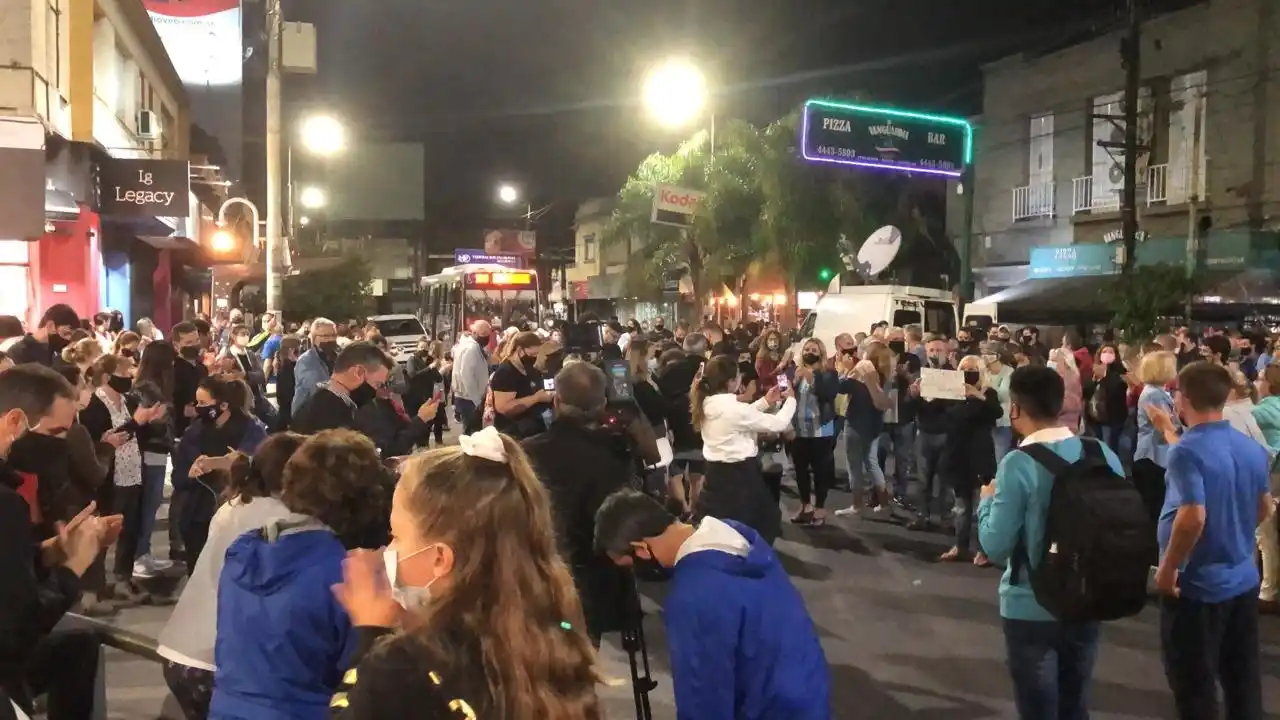 Vecinos y comerciantes de Morón marcharon bajo la consigna "Basta de inseguridad"