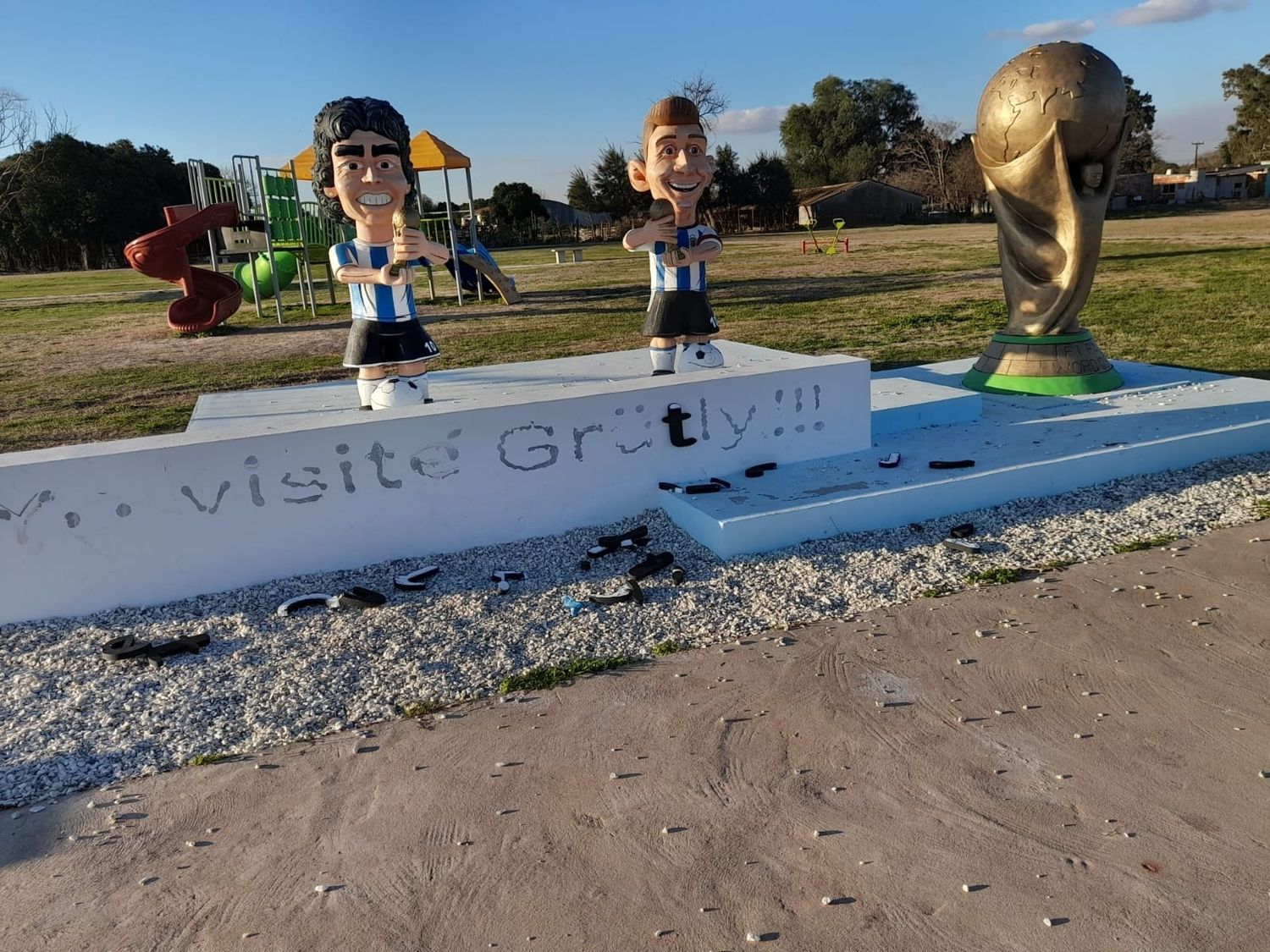 A un mes de si inauguración, vandalizaron un espacio público en una localidad de la región