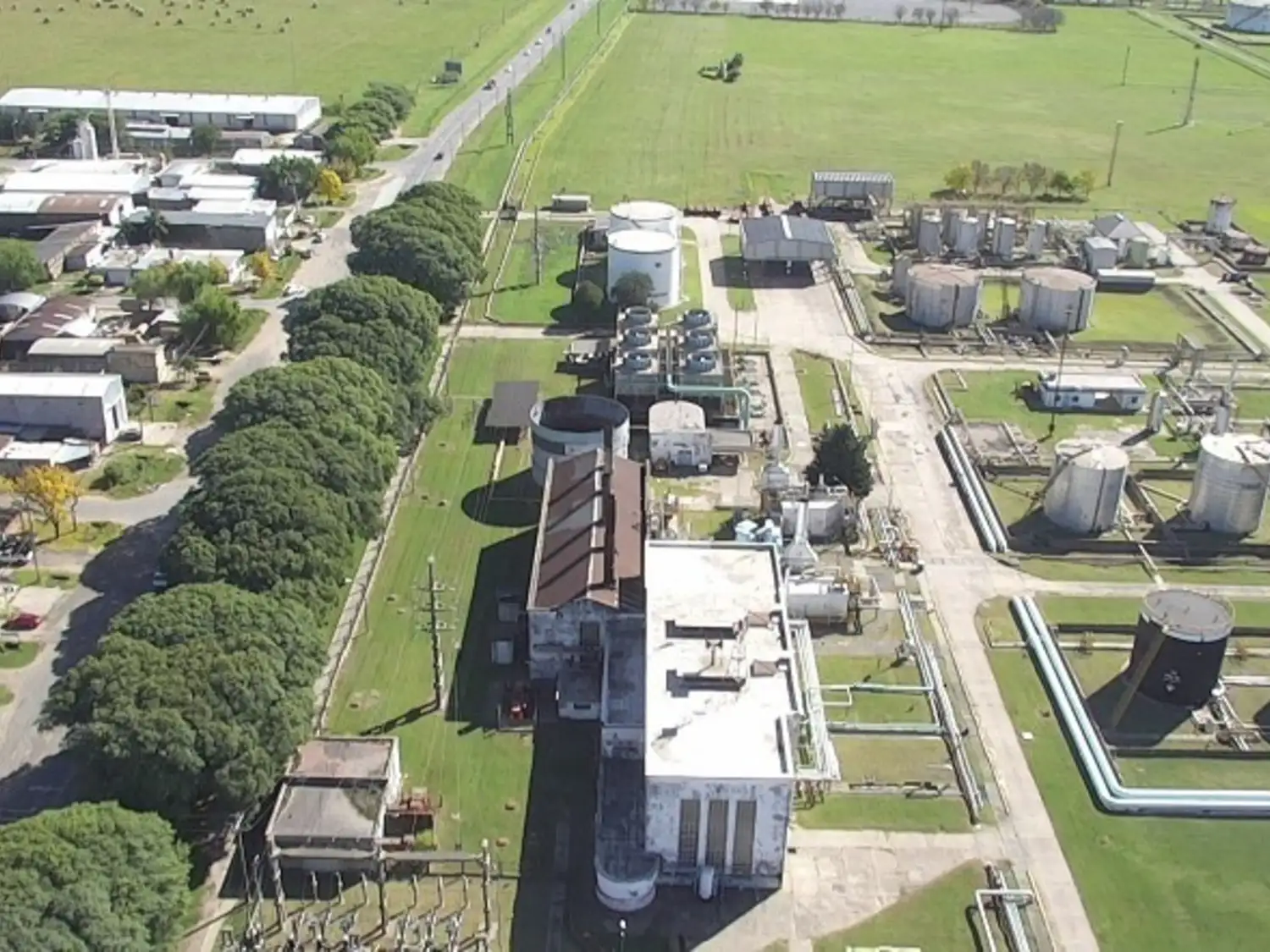 YPF y TotalEnergies sellaron un acuerdo para producir combustible sostenible para aviación