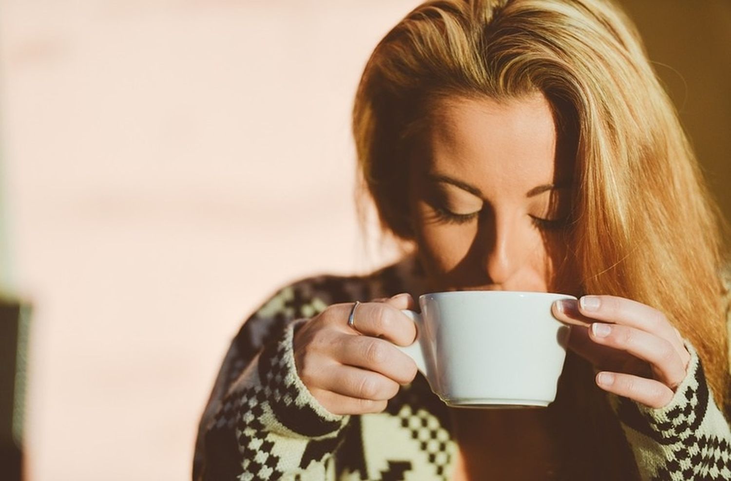 Comer con bebidas calientes evita la fijación de las grasas