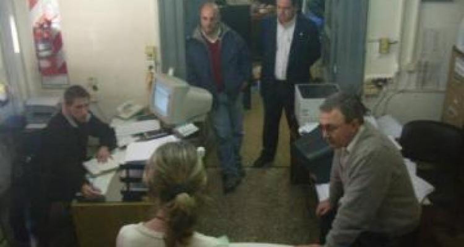 Secuestraron carpetas en un allanamiento en la municipalidad