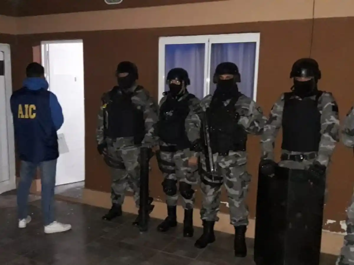 Tenía pedido de captura por amenazas y abuso de de armas, y lo detuvieron