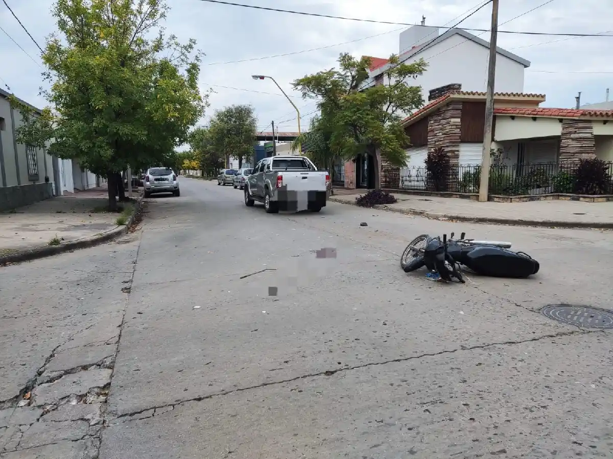 Un joven motociclista está muy grave tras accidente 