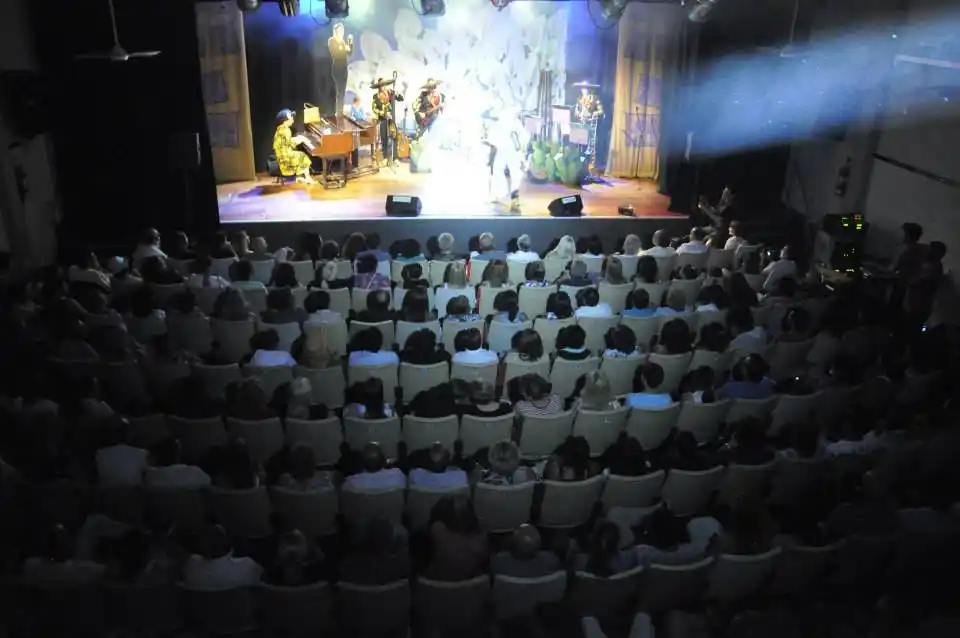 Vuelve la Fiesta Popular de Teatro: Crespo prepara su XV edición para septiembre de 2025