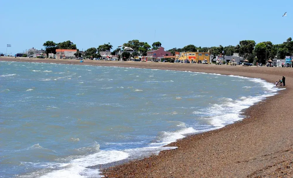 Los Pocitos atrae por su playa y por sus ostras.  @turismopba