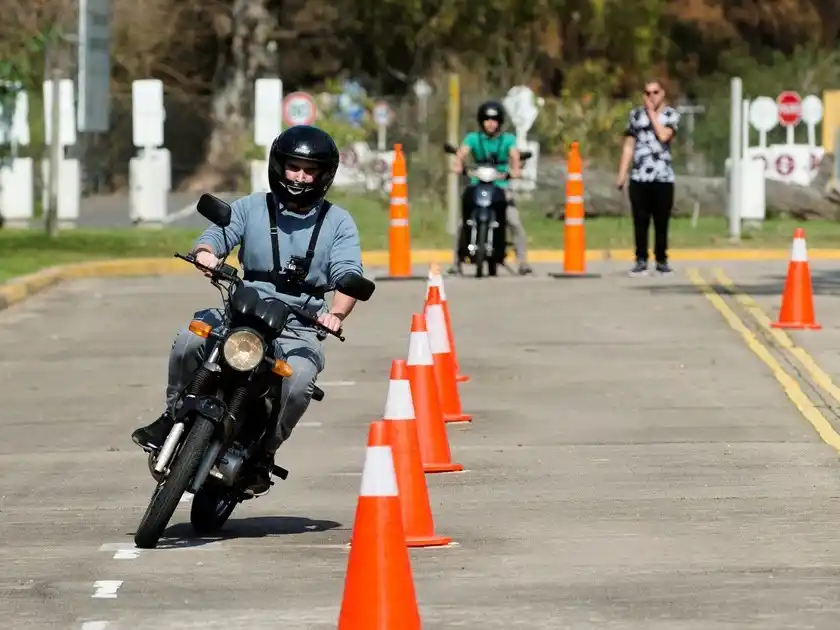 Más exigencias para obtener el carné de conducir de motos.