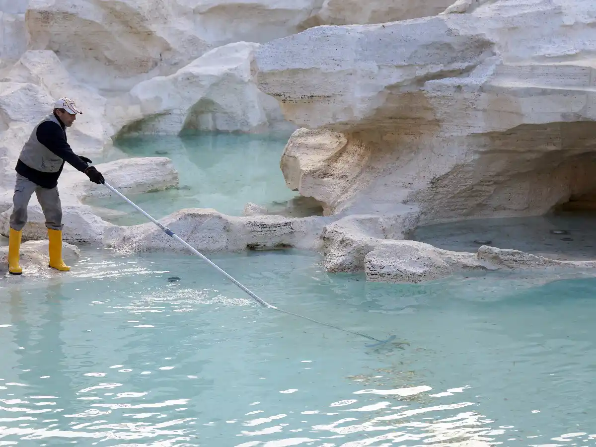 Tregua entre Roma y Cáritas por el manejo de las monedas tiradas a la Fontana Di Trevi