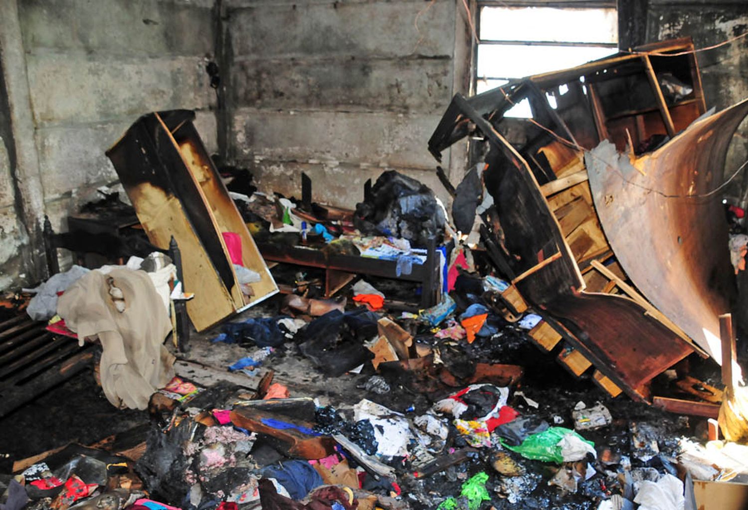 Incendio generó pérdidas totales en una casa con planchones