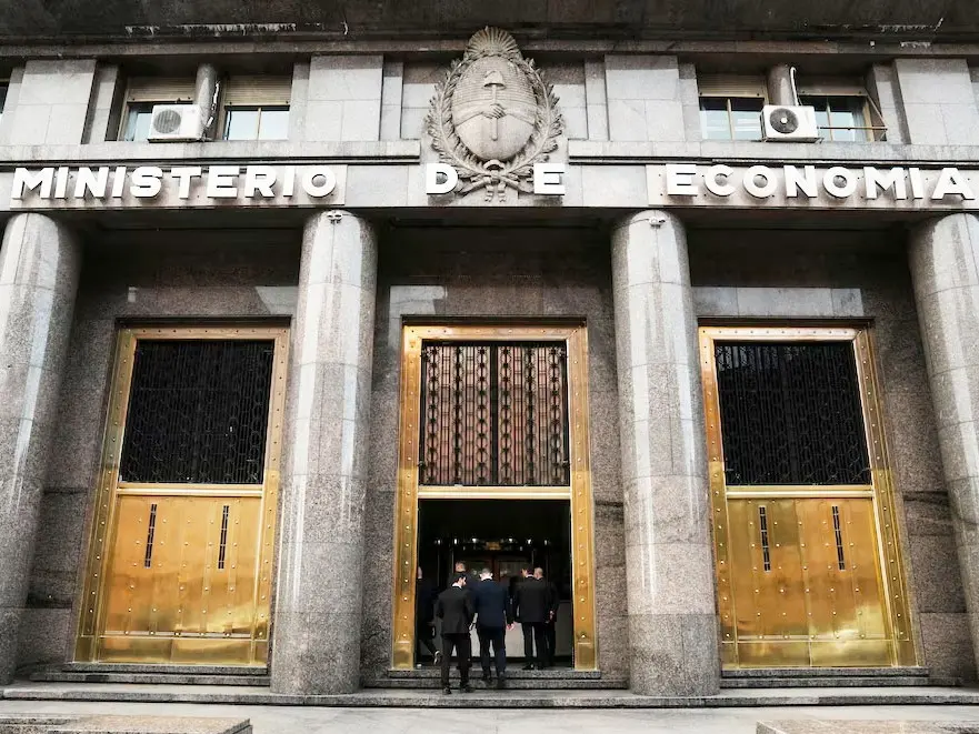 El Gobierno enfrenta vencimientos por casi $10 billones y hay expectativas por las tasas
