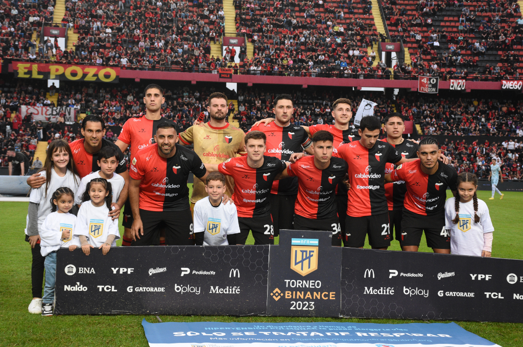 Colón quiere sorprender al líder River en su visita al Monumental