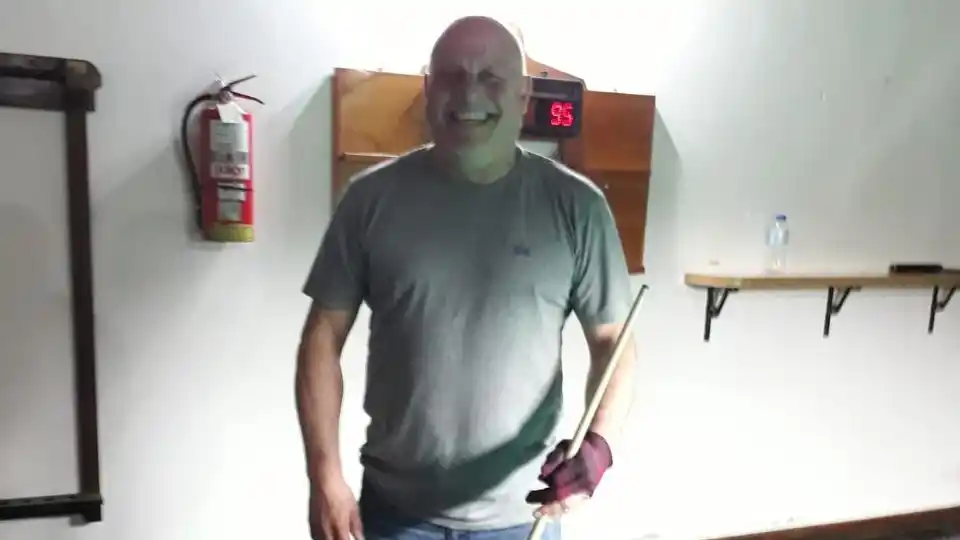 César Galassi, ganador del primer episodio del Torneo Clausura Loberense de 5 Quillas