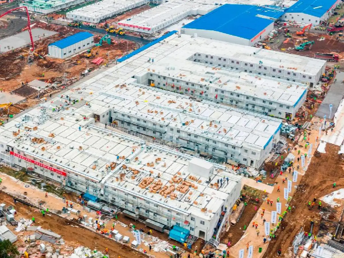China construye en cinco días un hospital de 1.500 habitaciones para pacientes con coronavirus