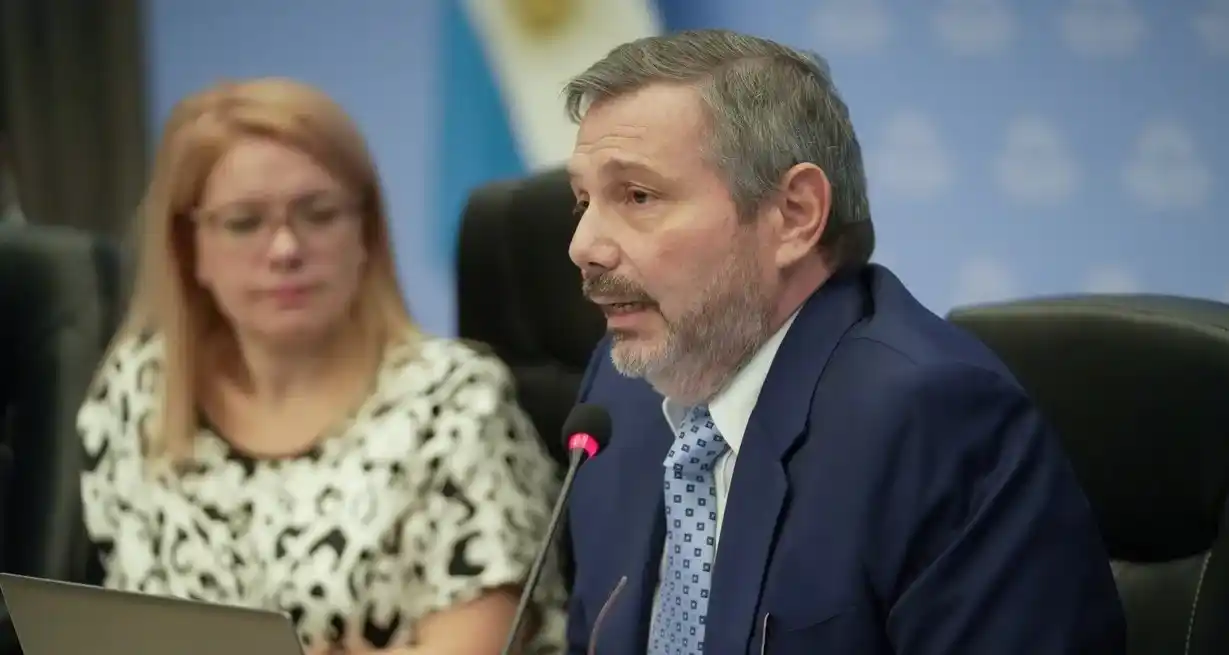 De los Heros Battini insistió ante los legisladores que con la fórmula anterior, los jubilados en abril y mayo iban a percibir 135 mi pesos y en junio 170 mil.
