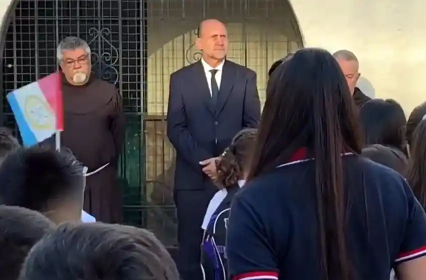 Perotti inauguró el ciclo lectivo, se mostró optimista y dijo sobre la paritaria docente: “No estamos tan lejos”